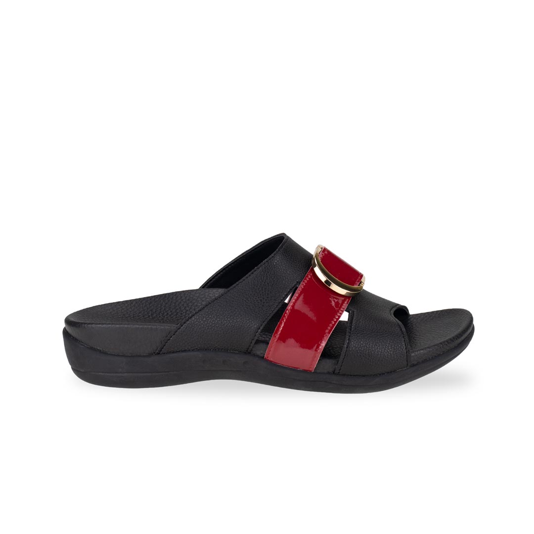 Side view of Thomas Chan PU slide sandals with basic logo buckle in black, featuring a mixture of red patent in the middle and in-built soft arch support insole