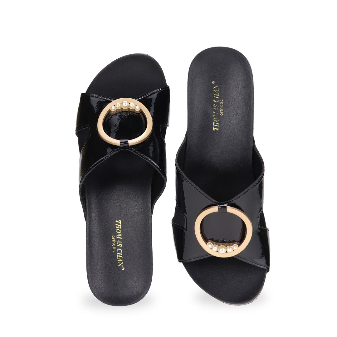 Front view of elegant Thomas Chan Minimalist Decor Orthotic Wedge Sandals in black, suitable for daily wear.