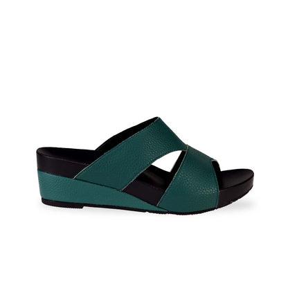 Side view of Thomas Chan's Pebble Lychee Everyday Low Wedge Slides in dark green, featuring an arch-support footbed. 