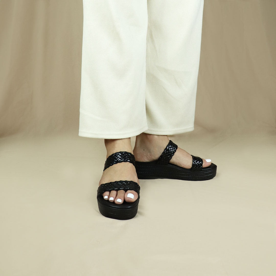 Model wearing size 37  Thomas Chan Pretty Essential Strappy Flatform sandals in black from the standing front view, featuring a comfort footbed. The platform, with a black braided element, measures 3cm at the front and 5cm at the back.