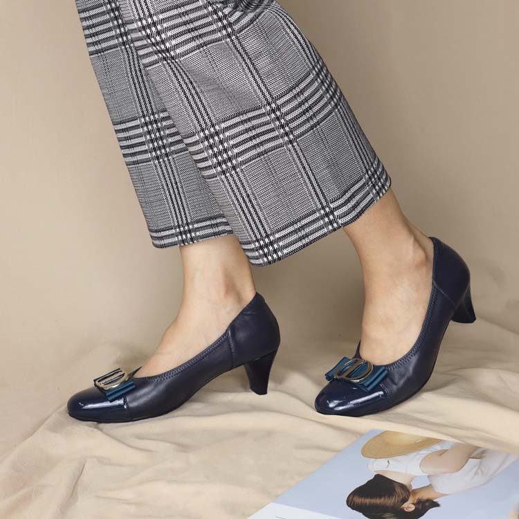 Office lady cover shoes in oxford blue colour paired with straight leg work pants