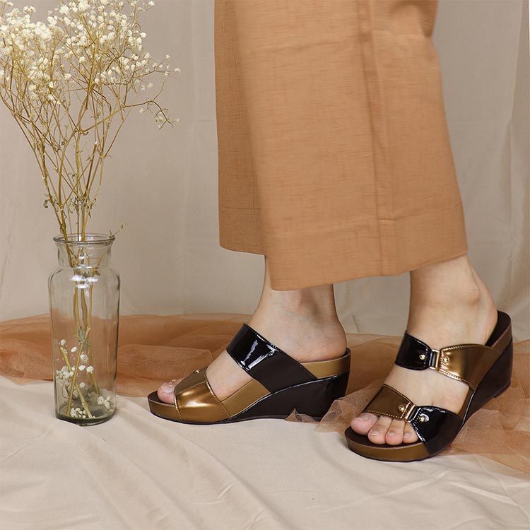 bold colour matching idea with Thomas Chan yin yang bronze and dark brown casual comfortable high wedge sandals