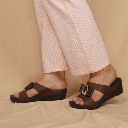 Pink striped outfit matching with Thomas Chan brown colour smile ribbon buckle wedge sandals for casual and comfort