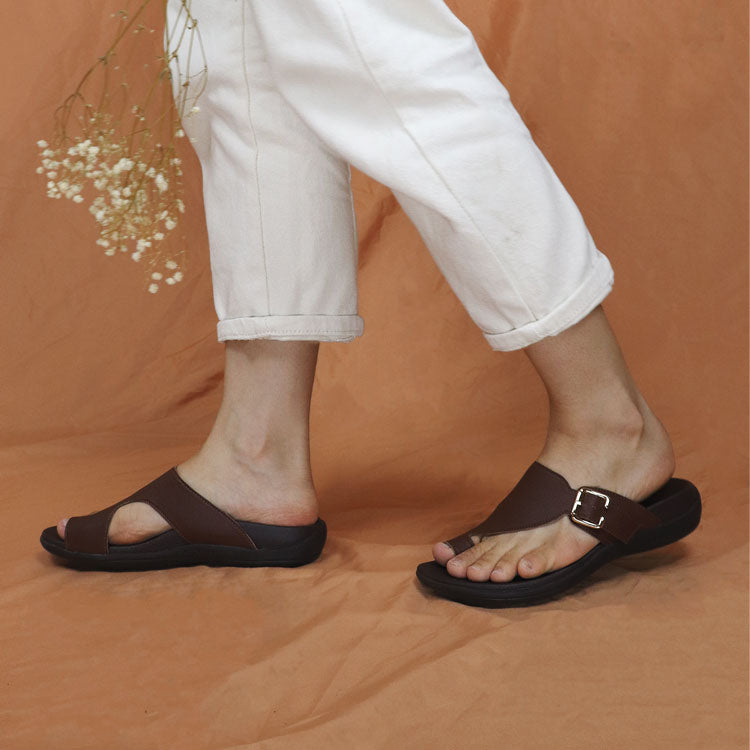 brown colour simple toe loop design leather slip-on sandals