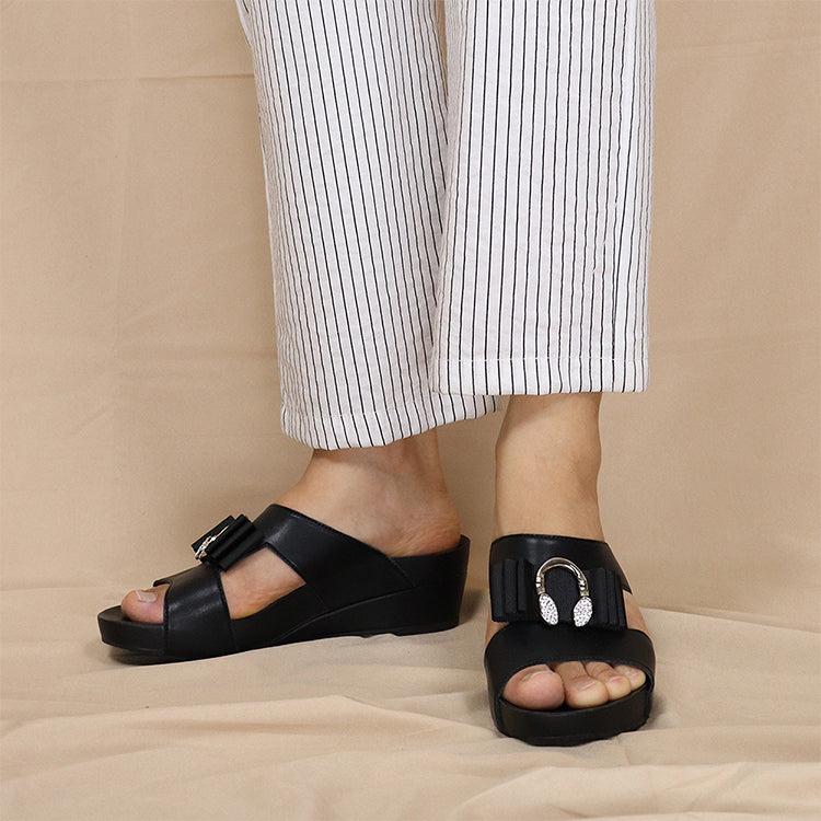 White striped outfit matching with Thomas Chan black colour smile ribbon buckle wedge sandals for casual and comfort